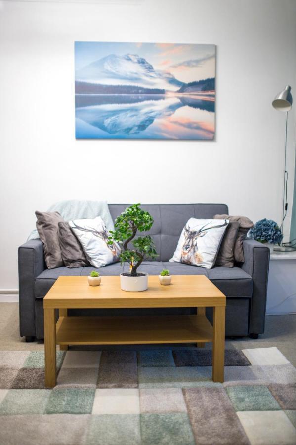 Exclusive Offers L Last-Minute Specials L Parking Free L Double Bed House L Uk L Gaming Room L Komfy 3 Bedroom Cottage With Riverview L Perfect For Short Or Long Stays 雷丁 外观 照片