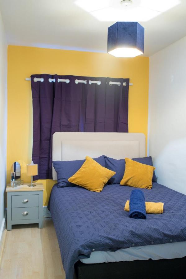 Exclusive Offers L Last-Minute Specials L Parking Free L Double Bed House L Uk L Gaming Room L Komfy 3 Bedroom Cottage With Riverview L Perfect For Short Or Long Stays 雷丁 外观 照片