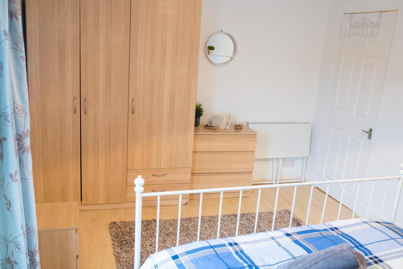 Exclusive Offers L Last-Minute Specials L Parking Free L Double Bed House L Uk L Gaming Room L Komfy 3 Bedroom Cottage With Riverview L Perfect For Short Or Long Stays 雷丁 外观 照片