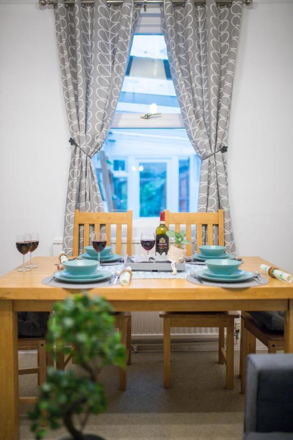Exclusive Offers L Last-Minute Specials L Parking Free L Double Bed House L Uk L Gaming Room L Komfy 3 Bedroom Cottage With Riverview L Perfect For Short Or Long Stays 雷丁 外观 照片