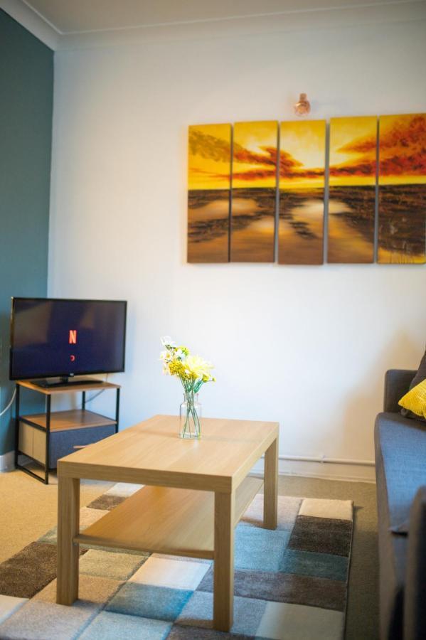Exclusive Offers L Last-Minute Specials L Parking Free L Double Bed House L Uk L Gaming Room L Komfy 3 Bedroom Cottage With Riverview L Perfect For Short Or Long Stays 雷丁 外观 照片