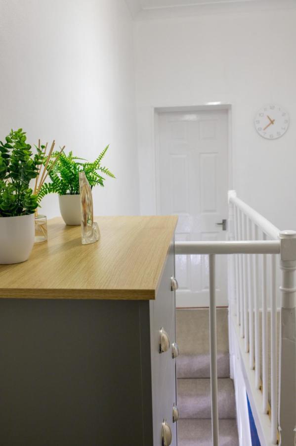 Exclusive Offers L Last-Minute Specials L Parking Free L Double Bed House L Uk L Gaming Room L Komfy 3 Bedroom Cottage With Riverview L Perfect For Short Or Long Stays 雷丁 外观 照片