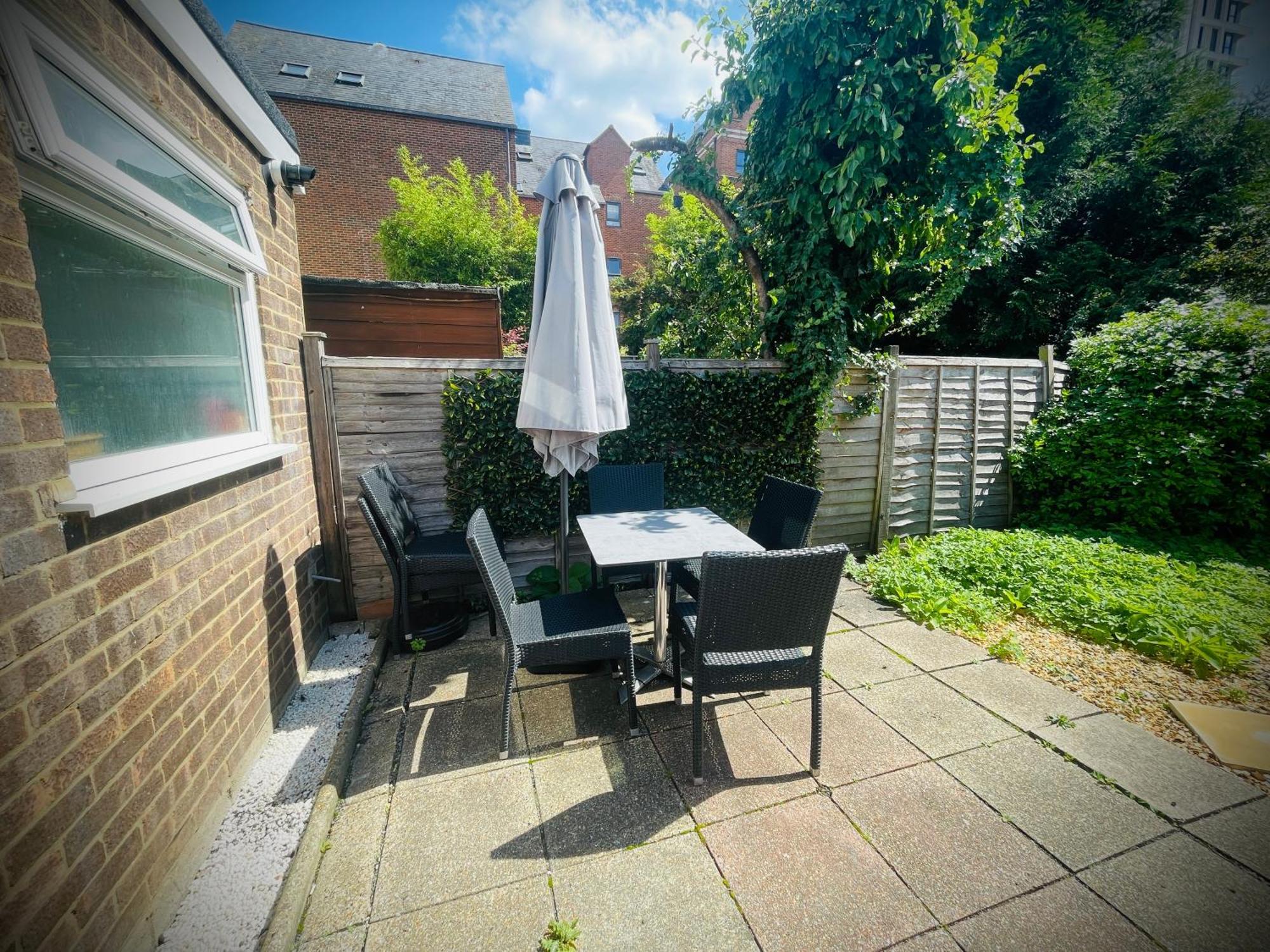 Exclusive Offers L Last-Minute Specials L Parking Free L Double Bed House L Uk L Gaming Room L Komfy 3 Bedroom Cottage With Riverview L Perfect For Short Or Long Stays 雷丁 外观 照片