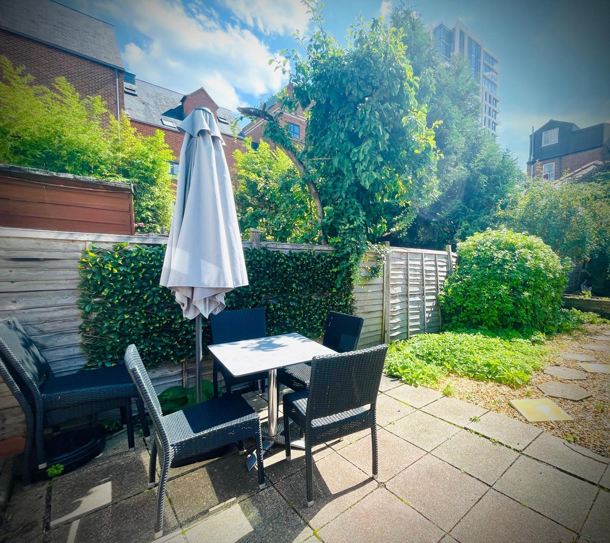 Exclusive Offers L Last-Minute Specials L Parking Free L Double Bed House L Uk L Gaming Room L Komfy 3 Bedroom Cottage With Riverview L Perfect For Short Or Long Stays 雷丁 外观 照片